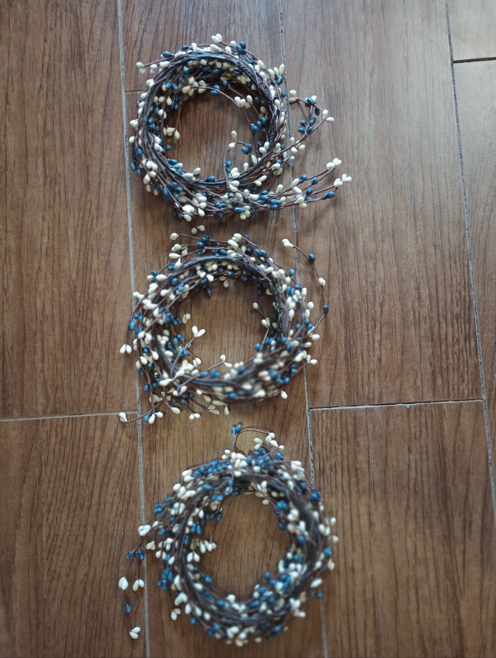 Set Of 3 Pip Berry Candle Rings. Navy & Cream